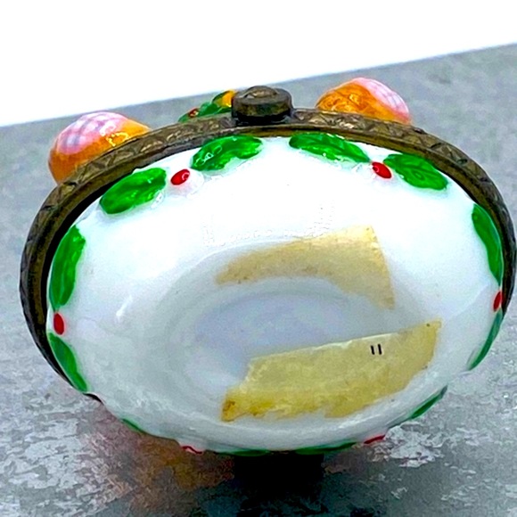 Small Christmas Themed Teddy Bear & Christmas Tree Hinged Porcelain Trinket Box - Picture 5 of 7